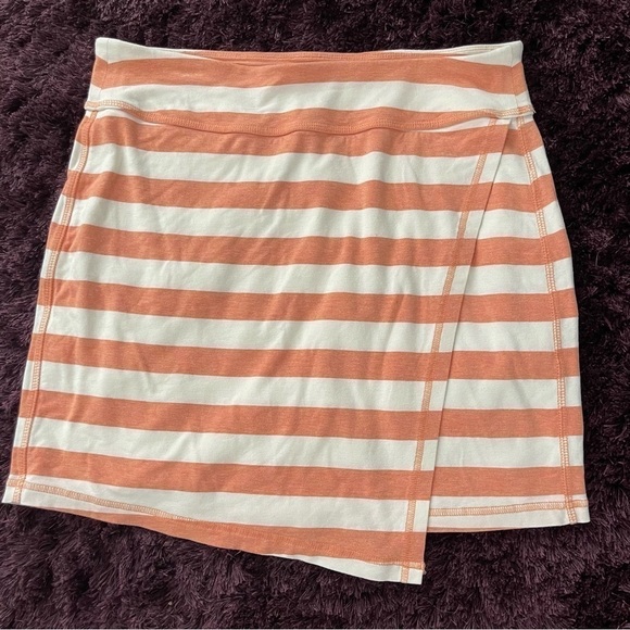 Athleta short skirt soft, cute and comfy - Picture 6 of 12